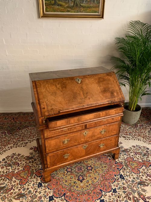 EARLY 18TH CENTURY WALNUT BUREAU - ADDITIONAL PHOTO 10