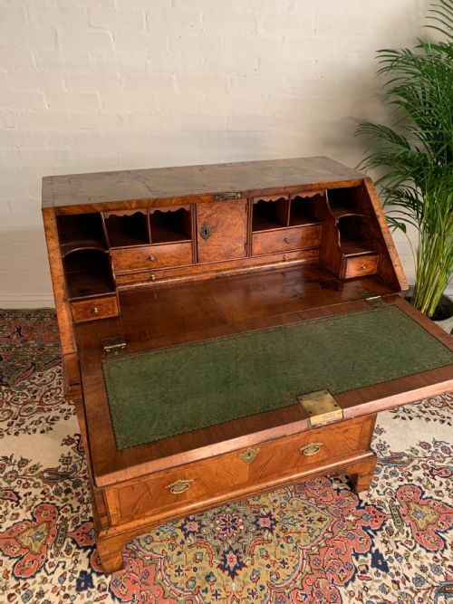 EARLY 18TH CENTURY WALNUT BUREAU - ADDITIONAL PHOTO 12