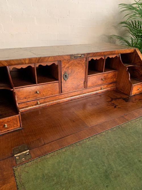 EARLY 18TH CENTURY WALNUT BUREAU - ADDITIONAL PHOTO 5