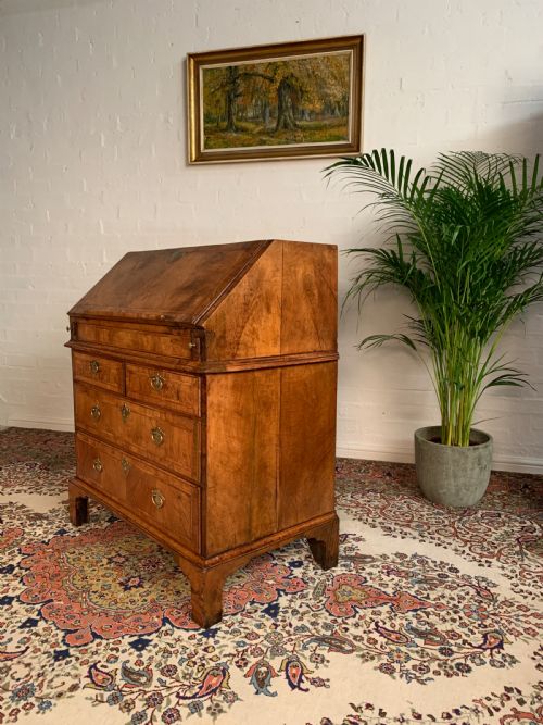 EARLY 18TH CENTURY WALNUT BUREAU - ADDITIONAL PHOTO 6