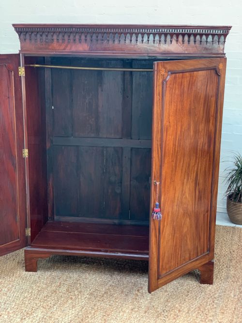 GEORGE III MAHOGANY WARDROBE - ADDITIONAL PHOTO 1
