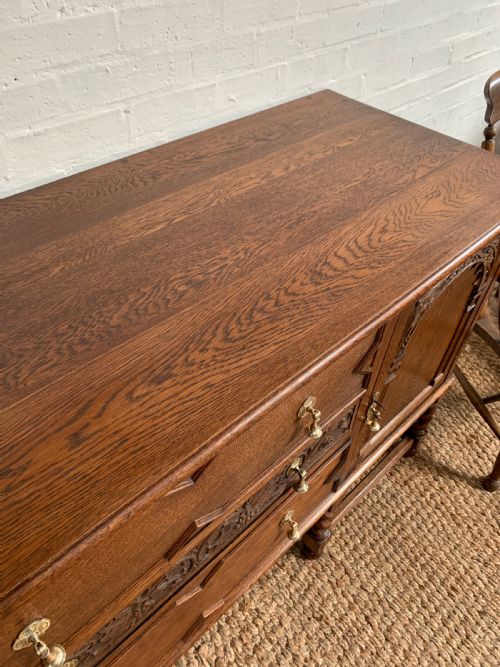20TH CENTURY IPSWICH OAK SIDEBOARD - ADDITIONAL PHOTO 1