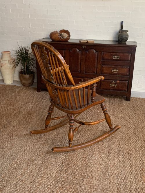 19TH CENTURY COUNTRYSTYLE WINDSOR ROCKING CHAIR - ADDITIONAL PHOTO 2