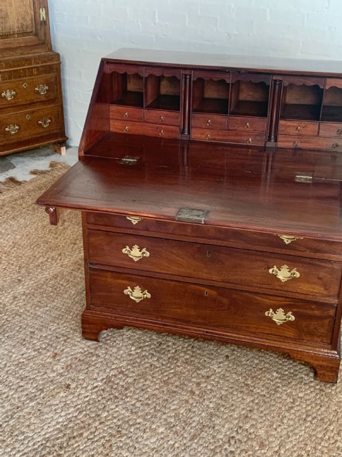 GEORGIAN MAHOGANY BUREAU - ADDITIONAL PHOTO 2