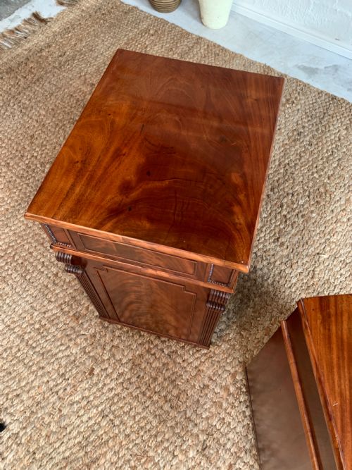 REGENCY MAHOGANY BEDSIDE CABINET - ADDITIONAL PHOTO 4