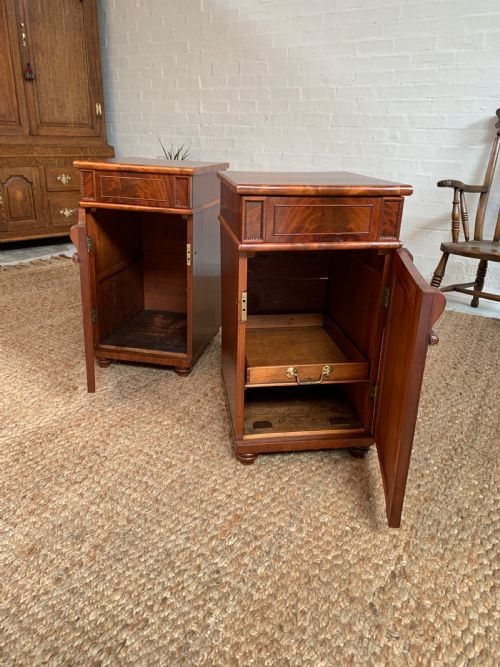 REGENCY MAHOGANY BEDSIDE CABINET - ADDITIONAL PHOTO 5