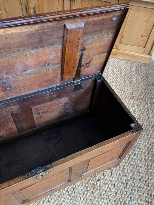 18TH CENTURY OAK COFFER BLANKET CHEST - ADDITIONAL PHOTO 3