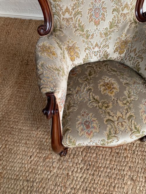 ELEGANT VICTORIAN MAHOGANY GENTLEMANS ARMCHAIR WITH SCROLL ARMS - ADDITIONAL PHOTO 3