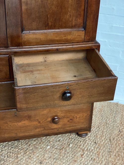 18TH CENTURY OAK LINEN PRESS SOLID OAK SLIDING SHELVES - ADDITIONAL PHOTO 2