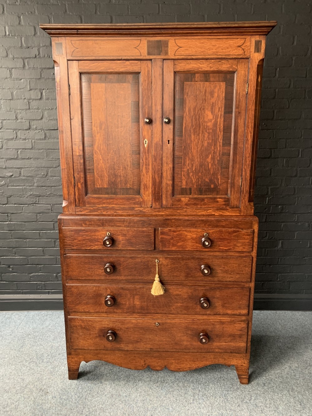 Nineteenth Century Line Inlaid Oak And Rosewood Crossbanded Linen Press. 