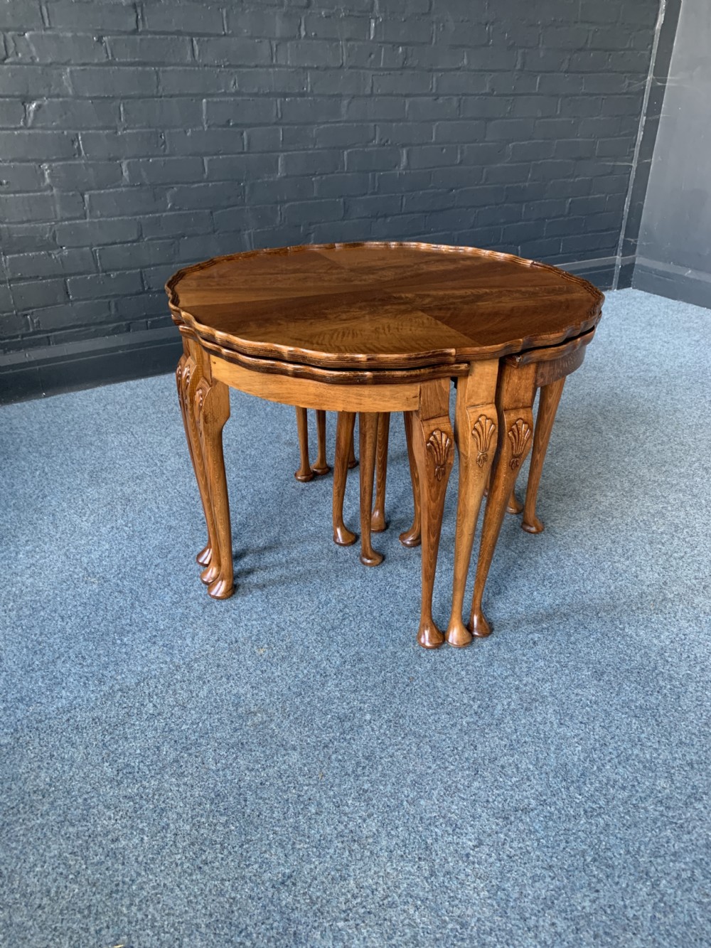 Queen Anna Style Circular Nest Of Table\Coffee Table