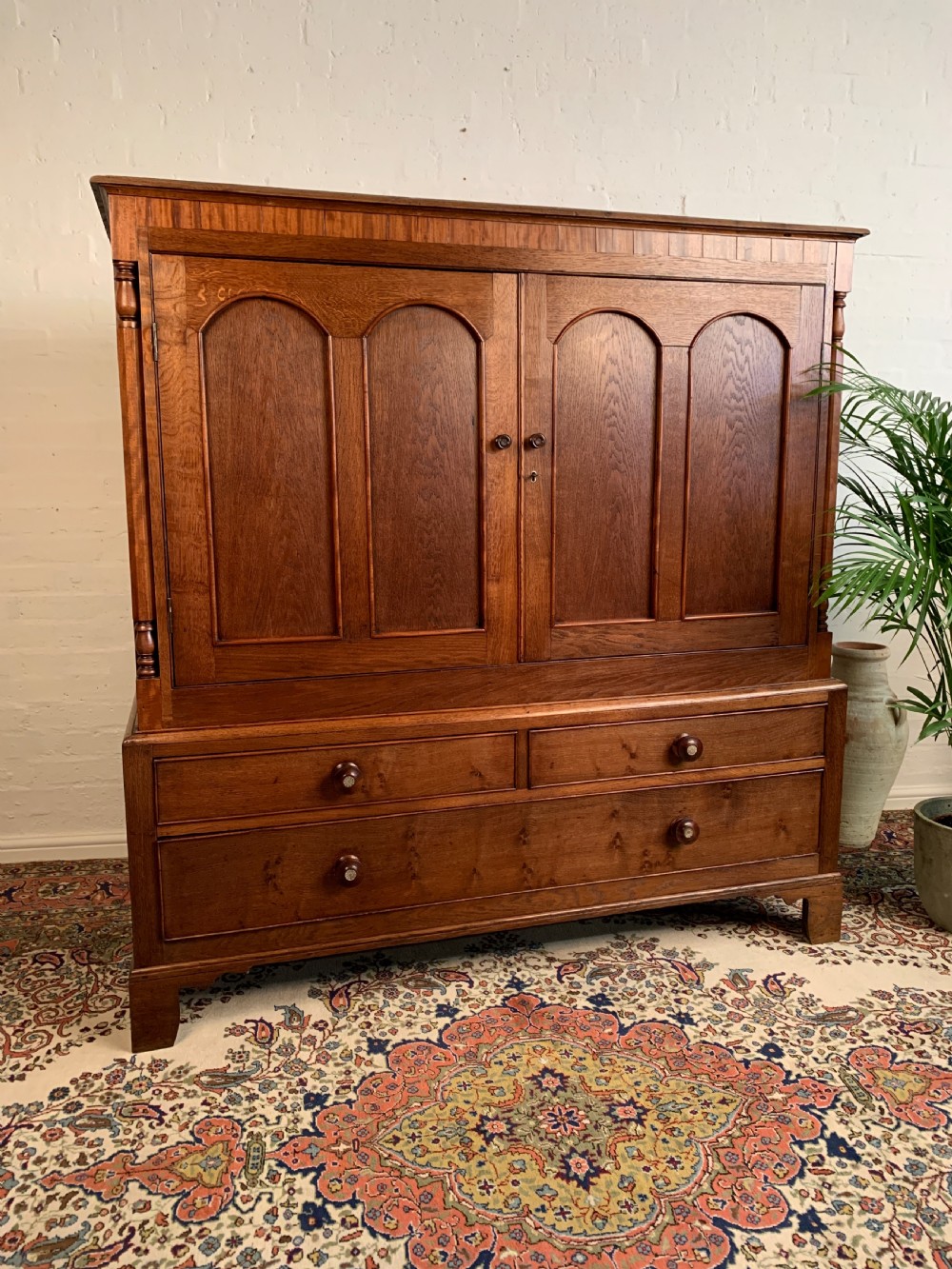 19th Oak Linen Press