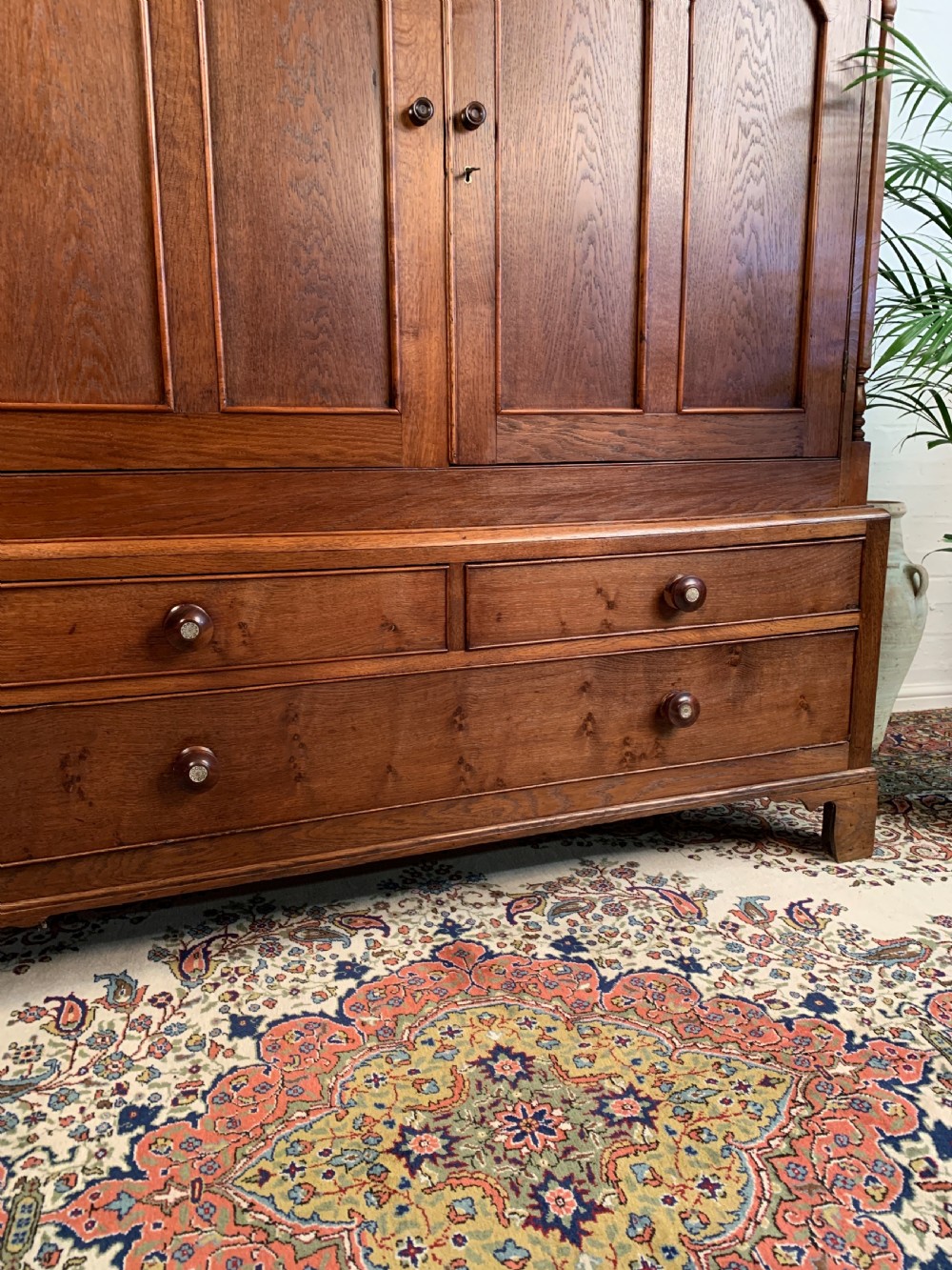 19th Oak Linen Press View III