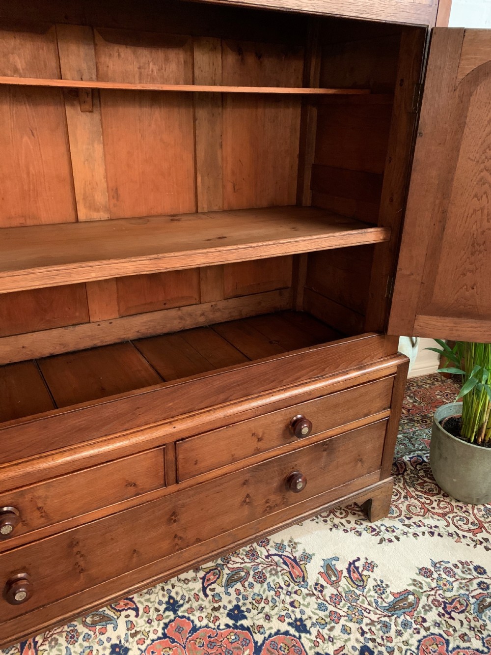 19th Oak Linen Press View VII