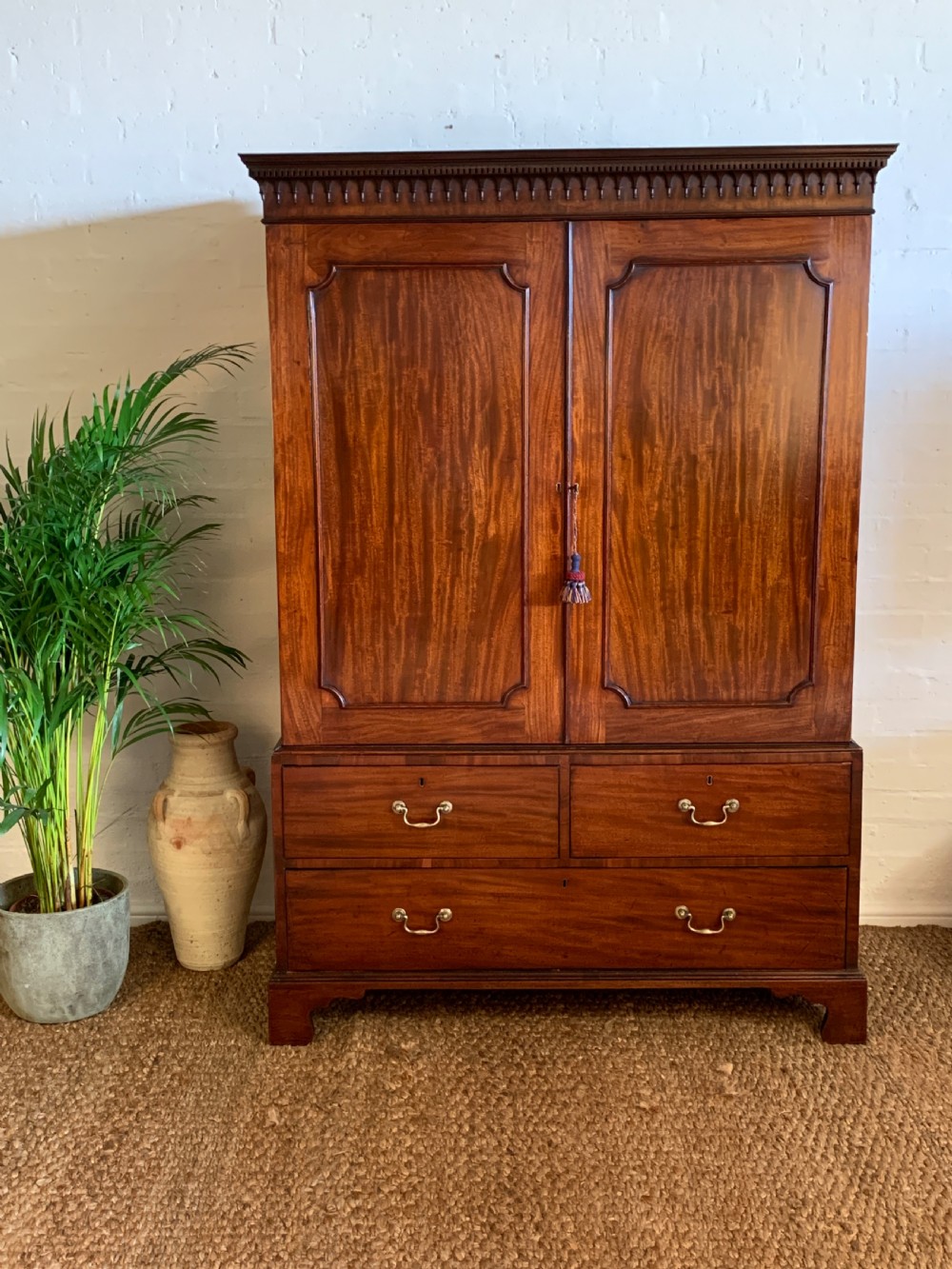 Georgian Mahogany Linen Press