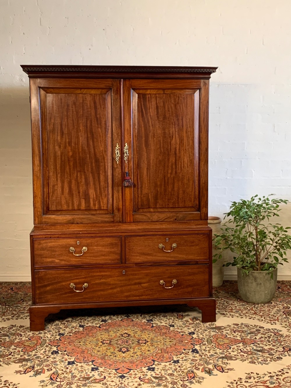 Georgian Mahogany Linen Press