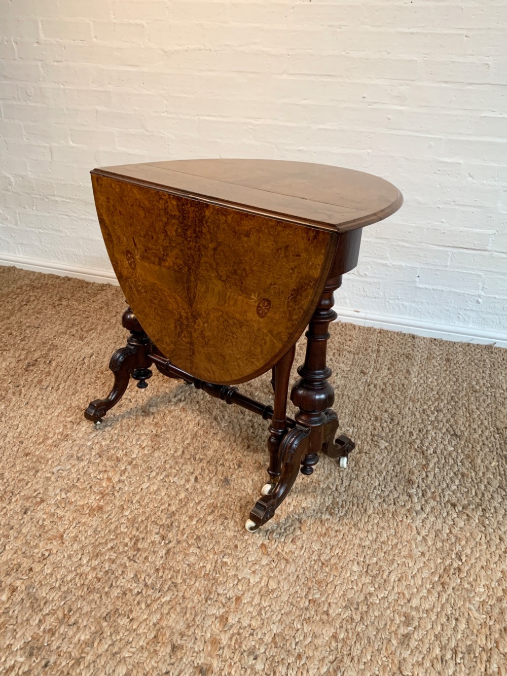 Elegant Victorian Burr Walnut Sutherland Table with Inlay View III