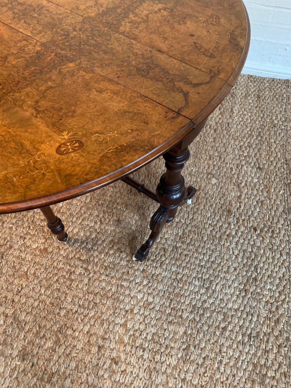 Elegant Victorian Burr Walnut Sutherland Table with Inlay View X