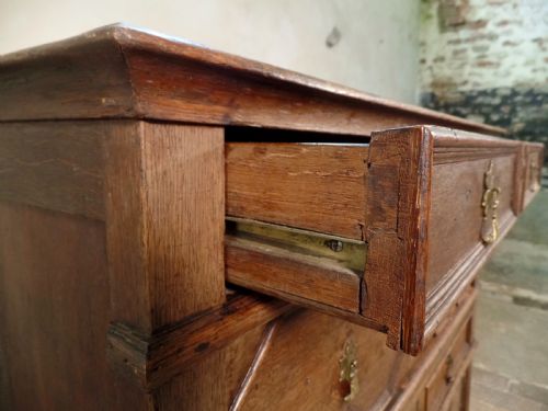 RARE ANTIQUE 17TH CENTURY OAK TWO PART CHEST OF DRAWERS CARVED MOULDED - ADDITIONAL PHOTO 3