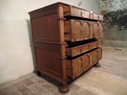 RARE ANTIQUE 17TH CENTURY OAK TWO PART CHEST OF DRAWERS CARVED MOULDED - ADDITIONAL PHOTO 5