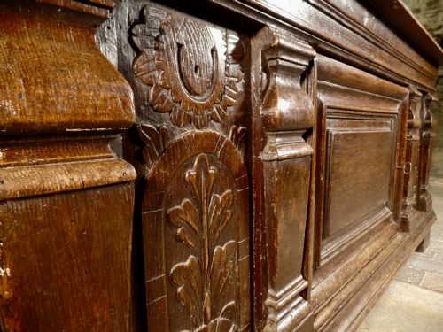 ANTIQUE 17TH CENTURY FRENCH COFFER TRUNK - ADDITIONAL PHOTO 1