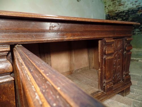 ANTIQUE 17TH CENTURY FRENCH COFFER TRUNK - ADDITIONAL PHOTO 6