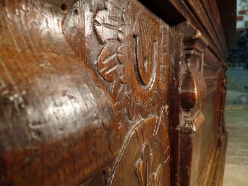ANTIQUE 17TH CENTURY FRENCH COFFER TRUNK - ADDITIONAL PHOTO 10