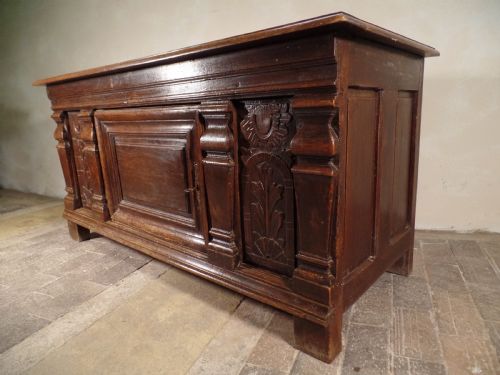 ANTIQUE 17TH CENTURY FRENCH COFFER TRUNK - ADDITIONAL PHOTO 11