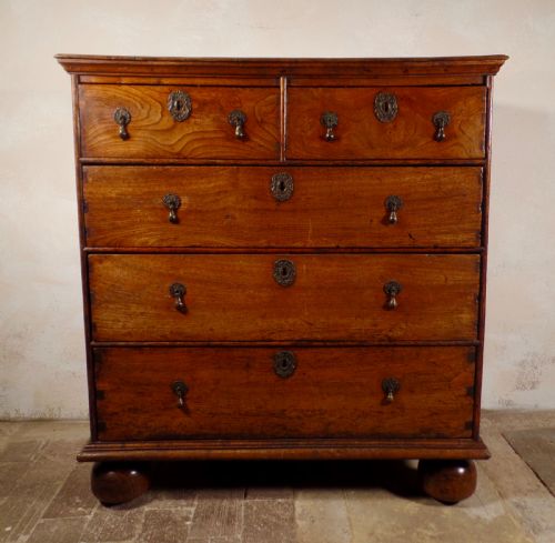 an antique william mary elm chest of drawers county honest dovetail bedroom - CATEGORY: ANTIQUE CHEST OF DRAWERS - DATED 18TH CENTURY