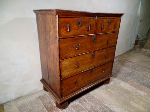 AN ANTIQUE WILLIAM MARY ELM CHEST OF DRAWERS COUNTY HONEST DOVETAIL BEDROOM - ADDITIONAL PHOTO 3