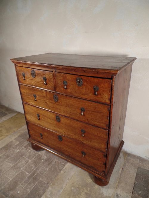 AN ANTIQUE WILLIAM MARY ELM CHEST OF DRAWERS COUNTY HONEST DOVETAIL BEDROOM - ADDITIONAL PHOTO 10