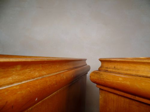 A PAIR OF SATIN BIRCH BIEDERMEIER BEDSIDE CABINETS WITH DRAWERS - ADDITIONAL PHOTO 2