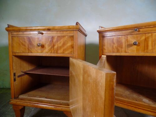 A PAIR OF SATIN BIRCH BIEDERMEIER BEDSIDE CABINETS WITH DRAWERS - ADDITIONAL PHOTO 9