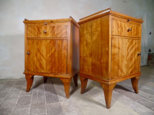 A PAIR OF SATIN BIRCH BIEDERMEIER BEDSIDE CABINETS WITH DRAWERS - ADDITIONAL PHOTO 12