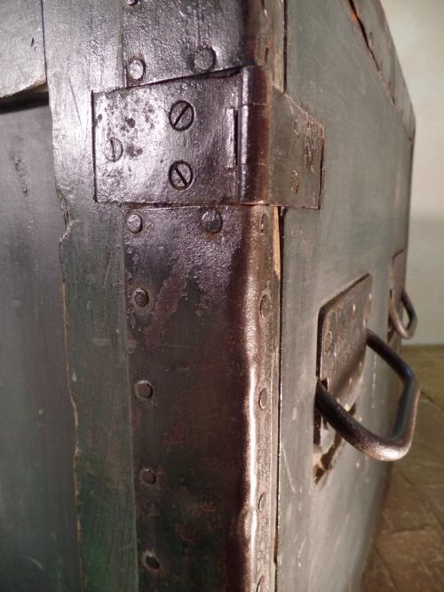 ANTIQUE IRON BOUND WW2 CAMPAIGN MILITARY CHEST TRUNK - ADDITIONAL PHOTO 1
