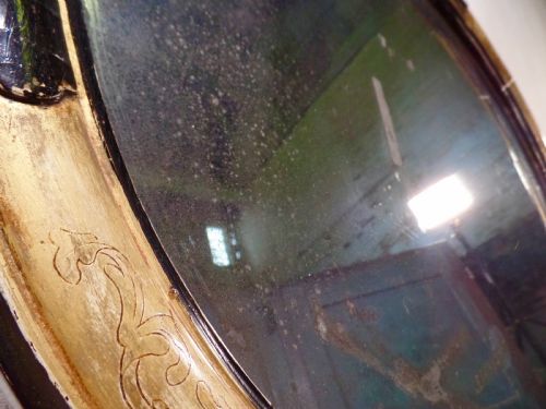 AN ANTIQUE VICTORIAN GILT EBONISED OVAL WALL MIRROR FOXING - ADDITIONAL PHOTO 7