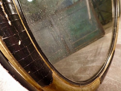 AN ANTIQUE VICTORIAN GILT EBONISED OVAL WALL MIRROR FOXING - ADDITIONAL PHOTO 8