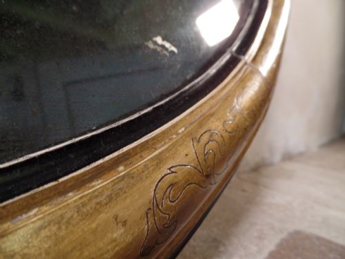 AN ANTIQUE VICTORIAN GILT EBONISED OVAL WALL MIRROR FOXING - ADDITIONAL PHOTO 9