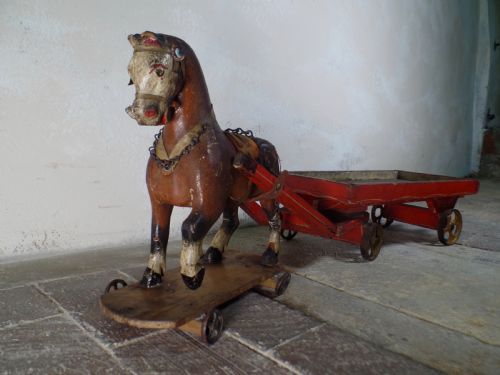 A DECORATIVE ANTIQUE 19TH CENTURY PAINTED POLYCHROME FOLK CARVED PULL HORSE TOY - ADDITIONAL PHOTO 2