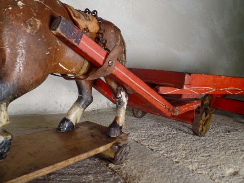 A DECORATIVE ANTIQUE 19TH CENTURY PAINTED POLYCHROME FOLK CARVED PULL HORSE TOY - ADDITIONAL PHOTO 6