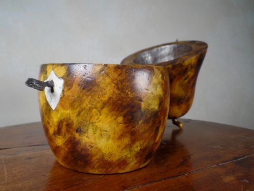 AN ANTIQUE PEAR TEA CADDY KEY FRUITWOOD FAUX TORTOISE SHELL DECORATIVE PAINT - ADDITIONAL PHOTO 4
