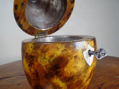 AN ANTIQUE PEAR TEA CADDY KEY FRUITWOOD FAUX TORTOISE SHELL DECORATIVE PAINT - ADDITIONAL PHOTO 10
