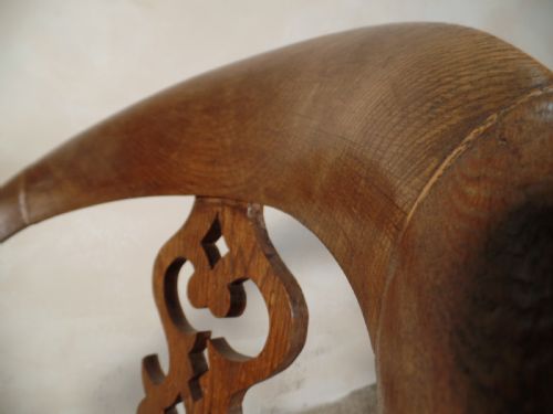 A PAIR OF ANTIQUE OAK SCROLL CAPTAINS SMOKER BOW ARM CHAIRS WITH BERGERE SEAT - ADDITIONAL PHOTO 2