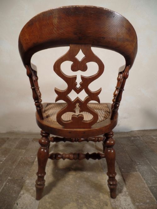 A PAIR OF ANTIQUE OAK SCROLL CAPTAINS SMOKER BOW ARM CHAIRS WITH BERGERE SEAT - ADDITIONAL PHOTO 6