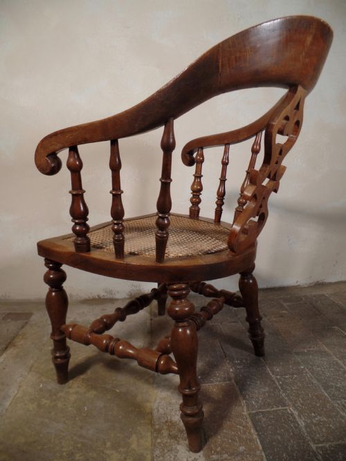 A PAIR OF ANTIQUE OAK SCROLL CAPTAINS SMOKER BOW ARM CHAIRS WITH BERGERE SEAT - ADDITIONAL PHOTO 7