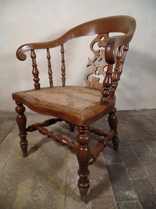 A PAIR OF ANTIQUE OAK SCROLL CAPTAINS SMOKER BOW ARM CHAIRS WITH BERGERE SEAT - ADDITIONAL PHOTO 8