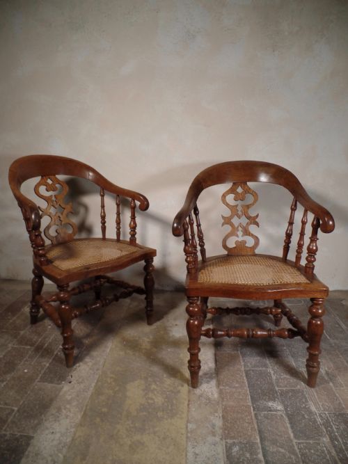 A PAIR OF ANTIQUE OAK SCROLL CAPTAINS SMOKER BOW ARM CHAIRS WITH BERGERE SEAT - ADDITIONAL PHOTO 14
