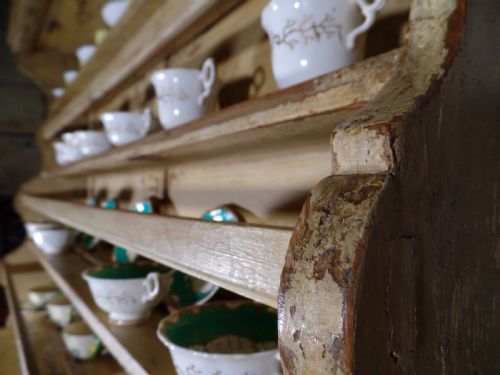 ANTIQUE 18TH CENTURY IRISH DRESSER C1790 WITH ORIGINAL YELLOW PAINT PLATE RACK - ADDITIONAL PHOTO 4