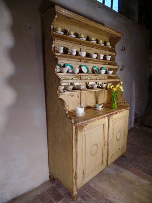 ANTIQUE 18TH CENTURY IRISH DRESSER C1790 WITH ORIGINAL YELLOW PAINT PLATE RACK - ADDITIONAL PHOTO 6