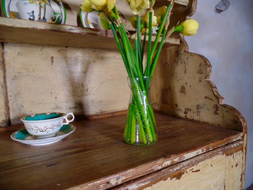 ANTIQUE 18TH CENTURY IRISH DRESSER C1790 WITH ORIGINAL YELLOW PAINT PLATE RACK - ADDITIONAL PHOTO 7